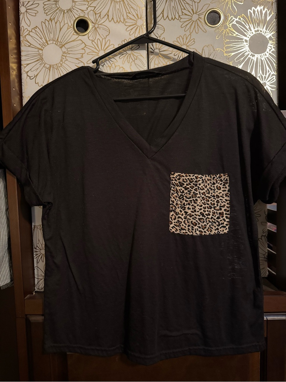 SHEIN Black V-Neck Tee with Leopard Pocket Accent